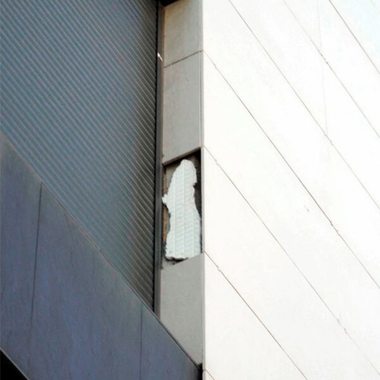 Imagen de Informe de desprendimiento de aplacado cerámico en fachada