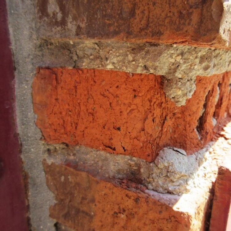Imagen de Proyecto de reparación de un muro de ladrillo caravista de un edificio