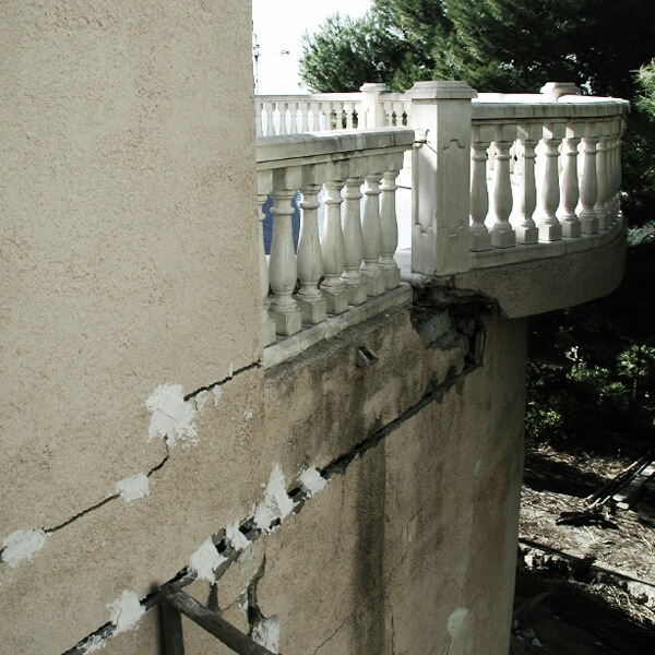 Estabilización y reparación de una vivienda construida en terreno inestable