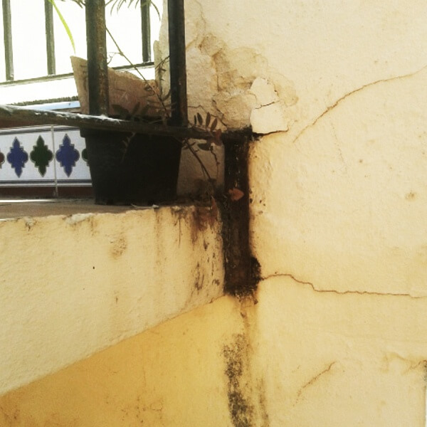 Informe por deterioro de fachadas en complejo turístico