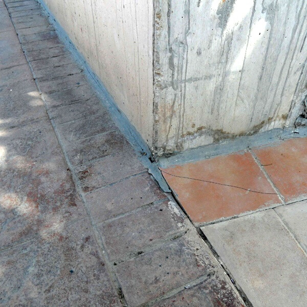 Informe de filtraciones en sótano y viviendas de edificio comunitario